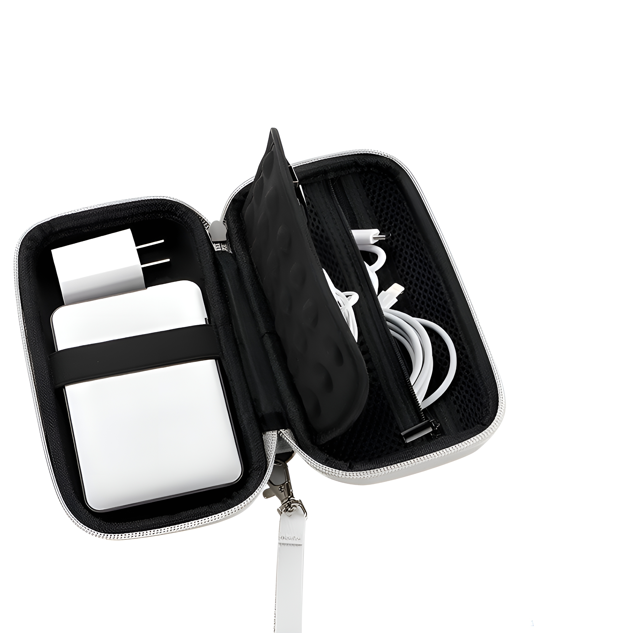 Offenes Etui mit Ladegerät und Kabeln. Eine weiße Powerbank ist ebenfalls enthalten. Gezippt und offen.