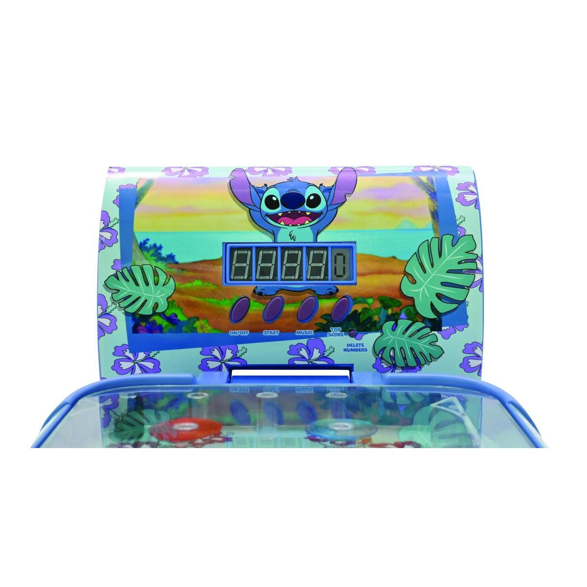 Gra elektroniczna z postacią Stitch. Przyciski i wyświetlacz cyfrowy. Kwiatowe i tropikalne tło.