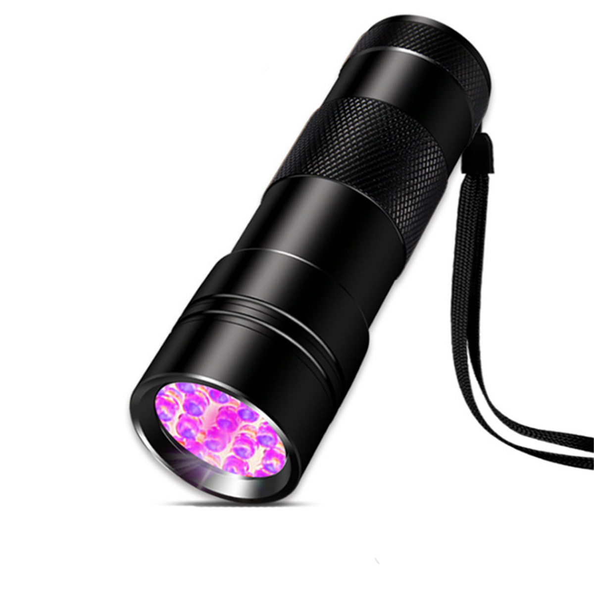 Schwarze UV-Taschenlampe mit violetten LED-Leuchten. Mit Handschlaufe. Weißer Hintergrund.