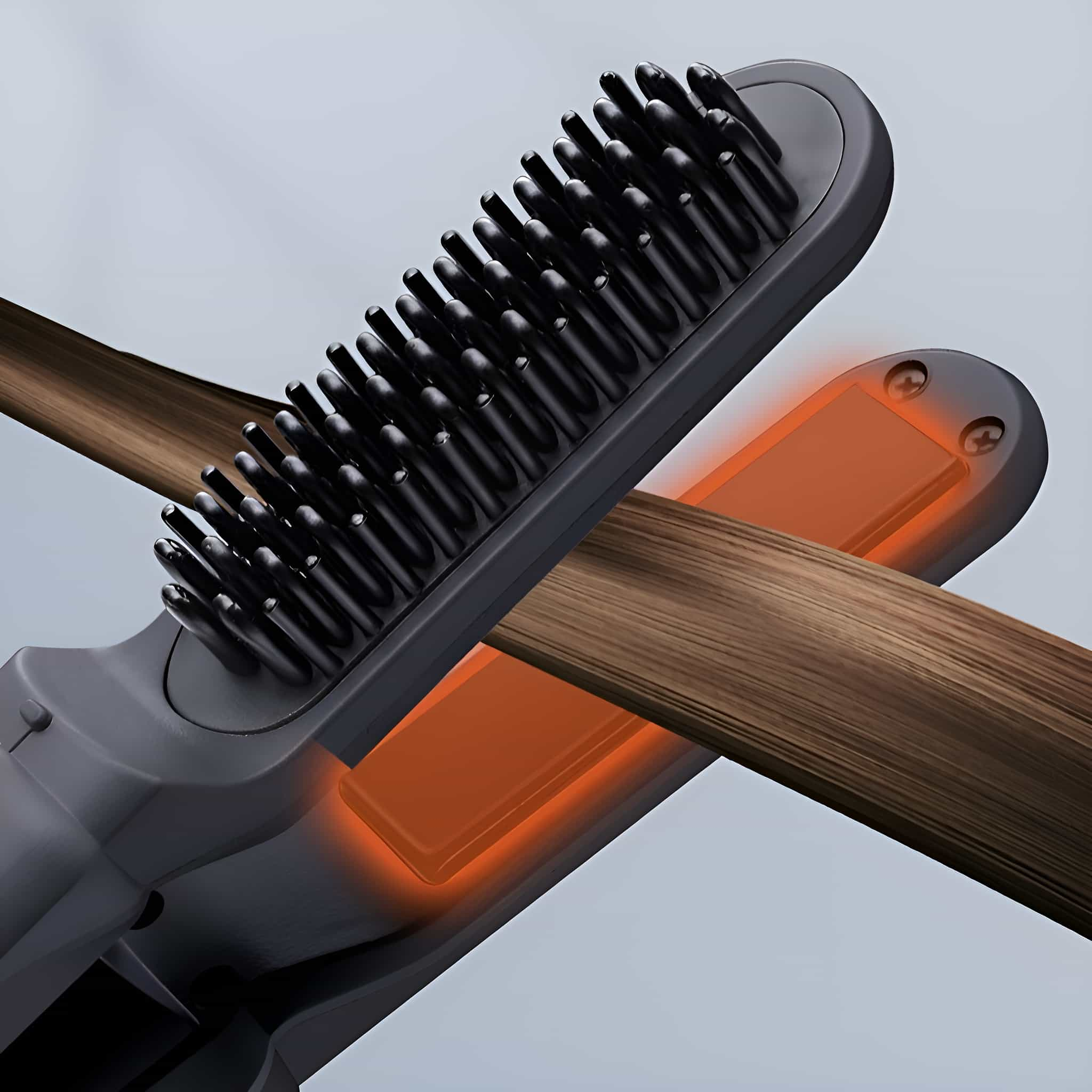 Ein Haarglätter mit schwarzen Borsten und einer beheizten orangefarbenen Platte. Haare werden geglättet.