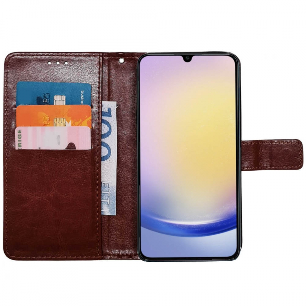 Braune Handyhülle mit Karten und Geld sowie Telefon auf weißem Hintergrund.