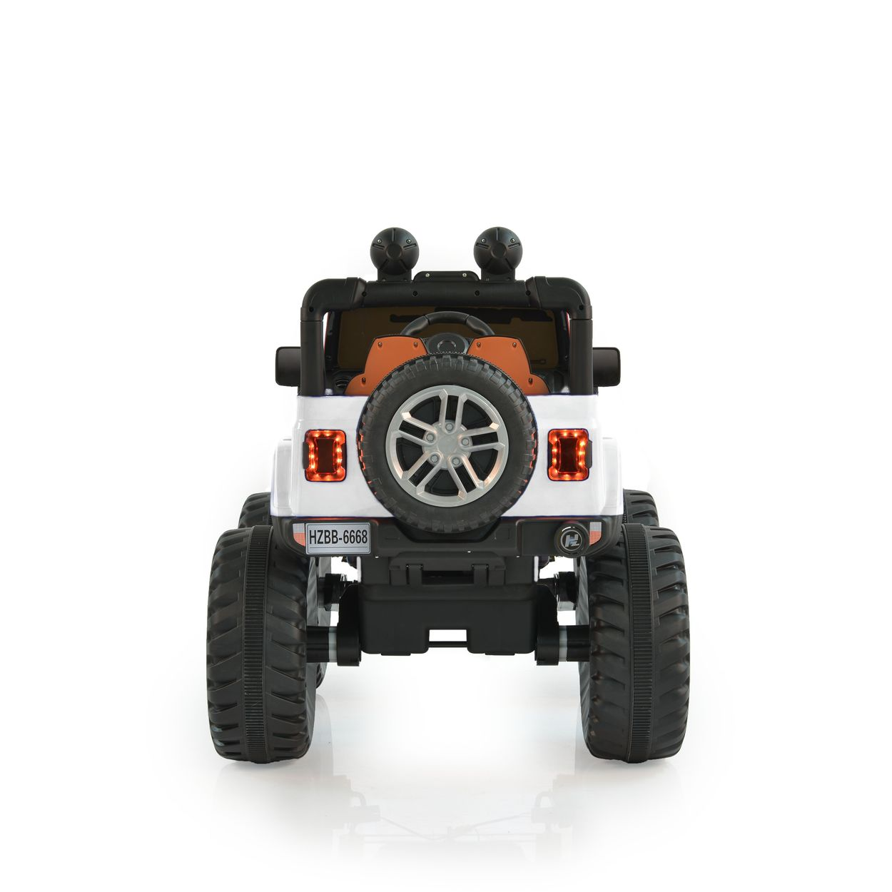 Weißer Spielzeug-Jeep von hinten. Schwarze Reifen, Lichter und Überrollkäfig. Orangefarbene Sitze sichtbar.