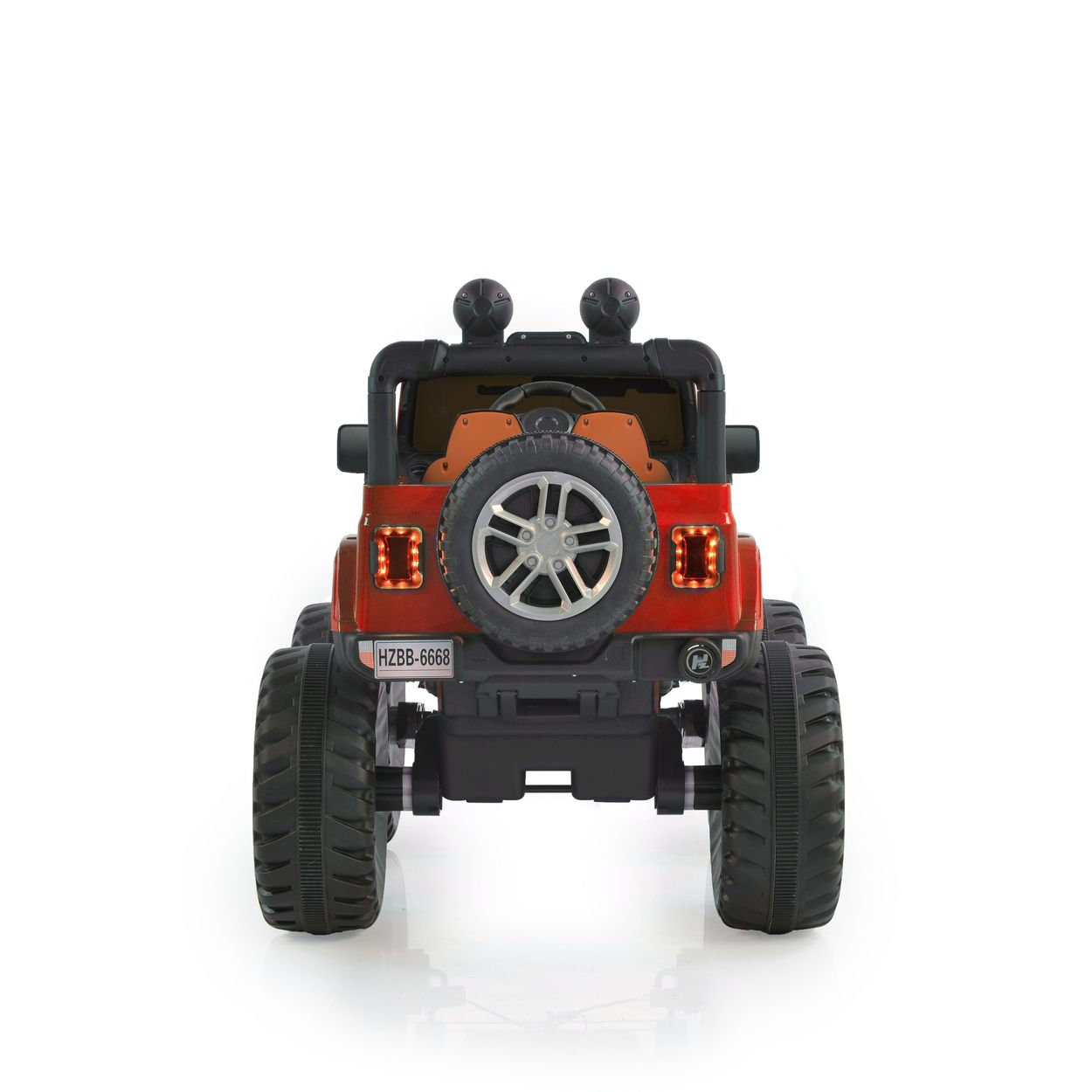 Roter Spielzeug-Jeep von hinten. Schwarze Räder und ein Ersatzreifen sind sichtbar. Ein Nummernschild ist ebenfalls vorhanden.
