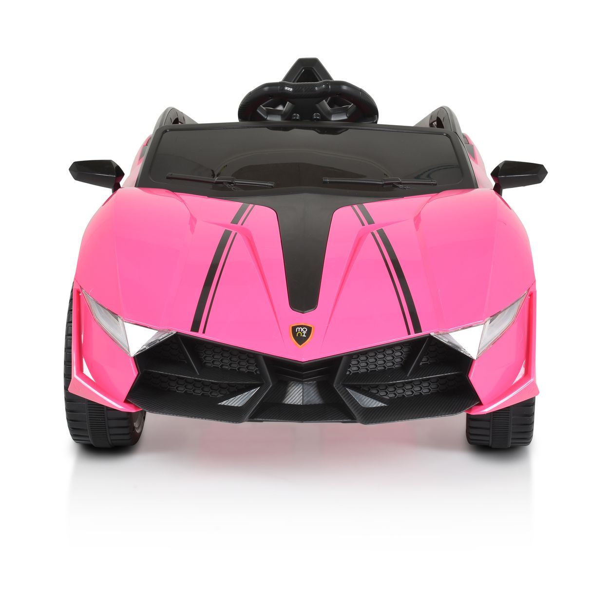 Rosa Spielzeugauto, Vorderansicht, schwarze Akzente. Weißer Hintergrund.
