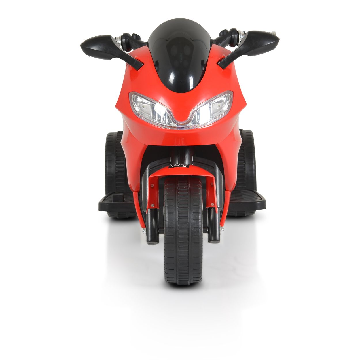 Ein rotes Spielzeugmotorrad auf weißem Hintergrund. Das Motorrad wird von vorne betrachtet.