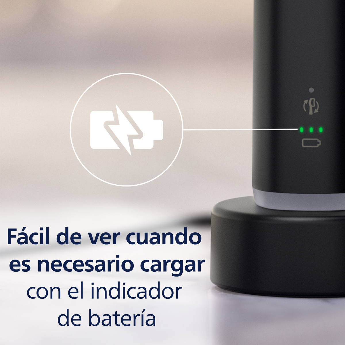 Elektryczna szczoteczka do zębów ładująca się na podstawie. Wskaźnik ładowania pokazuje trzy zielone światła.