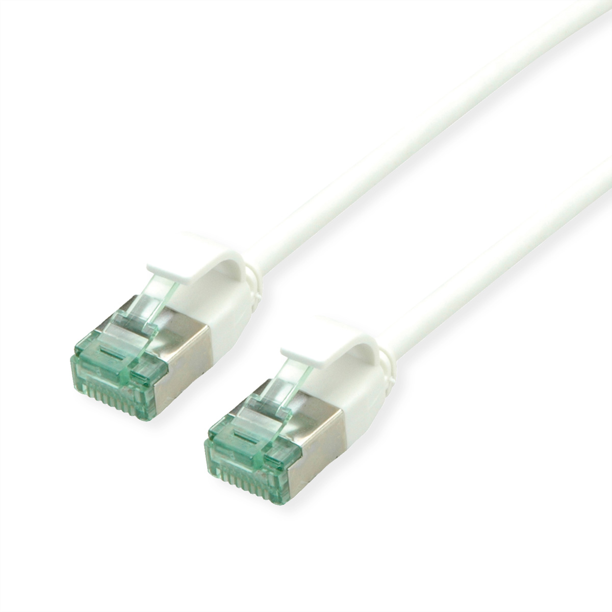 Twee witte Ethernet kabels met RJ45 connectoren. Ze liggen op een wit oppervlak.