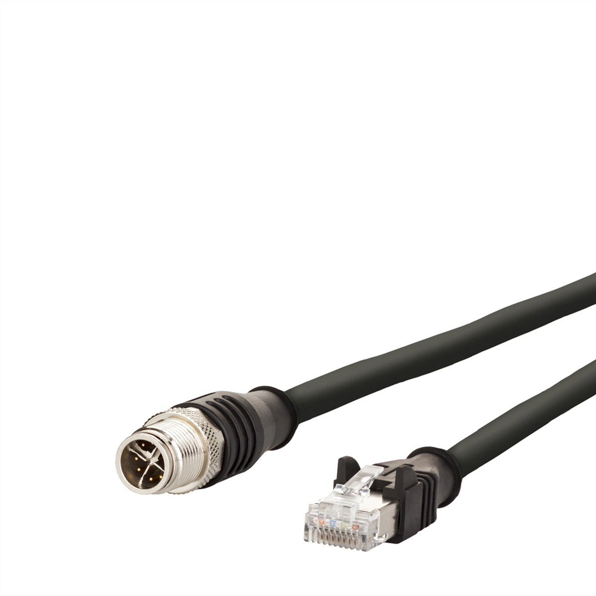 Zwarte kabel met een connector en een RJ45-connector op een witte achtergrond.
