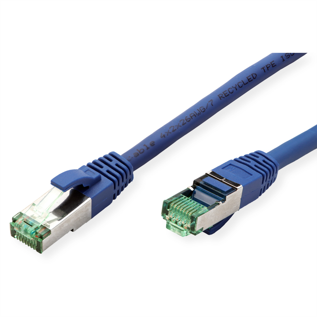 Câble Ethernet bleu avec connecteurs sur fond blanc.