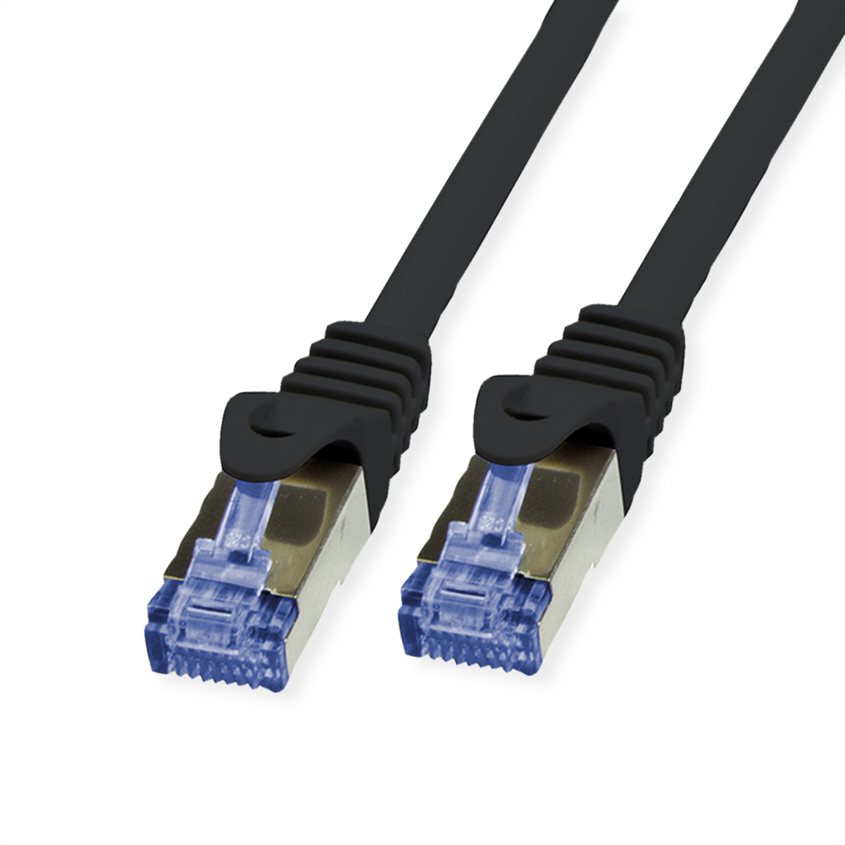 Twee zwarte ethernetkabels met connectoren, schuine weergave op wit oppervlak.