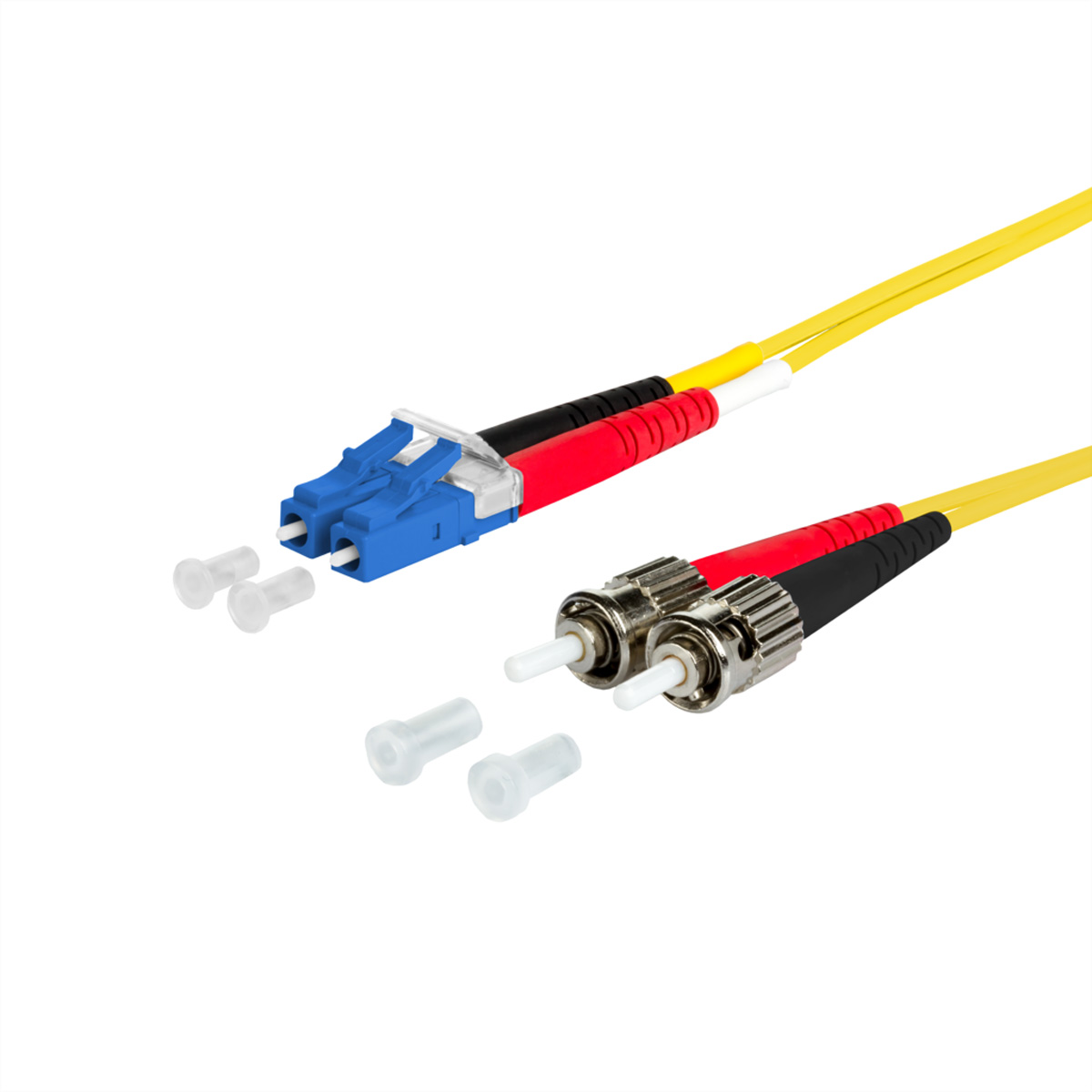 Câbles à fibre optique avec connecteurs bleus et rouges, fond blanc.