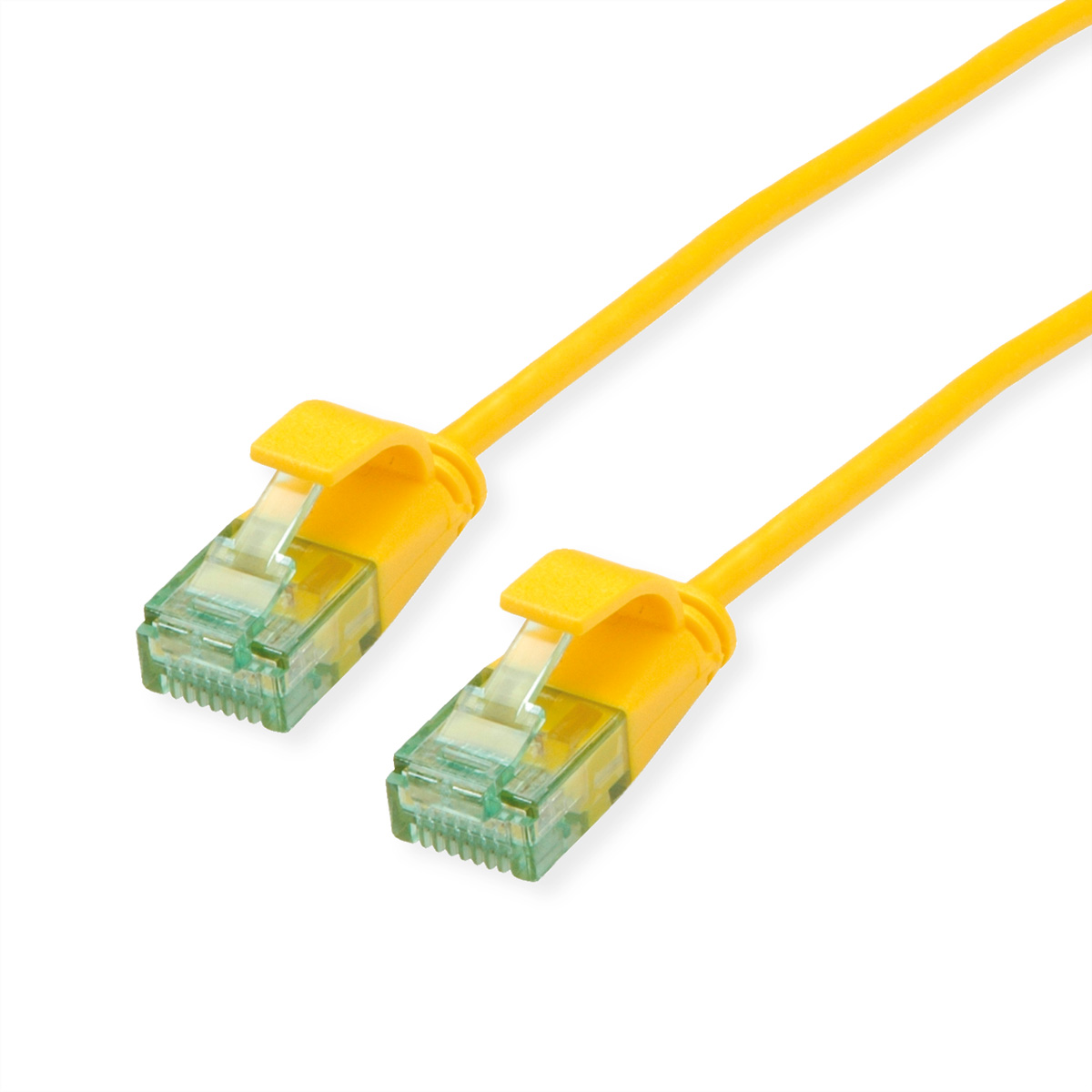 Twee gele ethernetkabels met gele connectoren, schuin op een witte achtergrond.