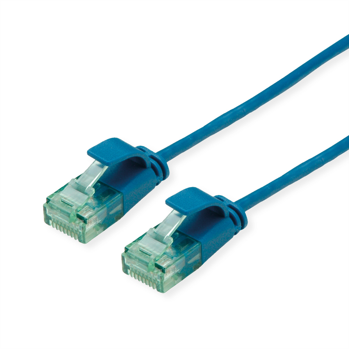 Twee blauwe netwerkkabels met transparante connectoren op een witte achtergrond.