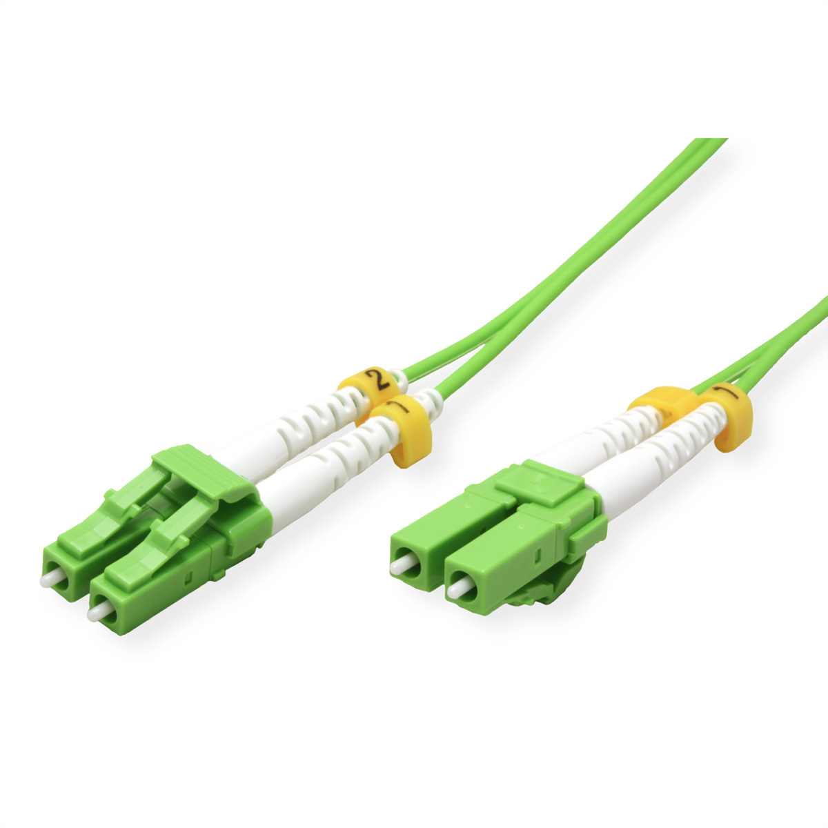 Deux câbles à fibre optique verts avec connecteurs verts et bouchons blancs.