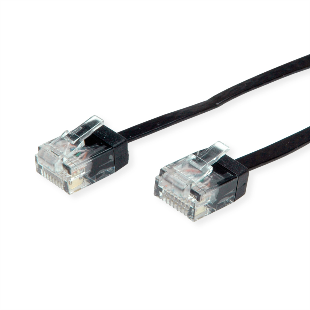 Twee netwerkkabelconnectoren, doorzichtig plastic, met zwarte kabel. Geïsoleerd op een witte achtergrond.