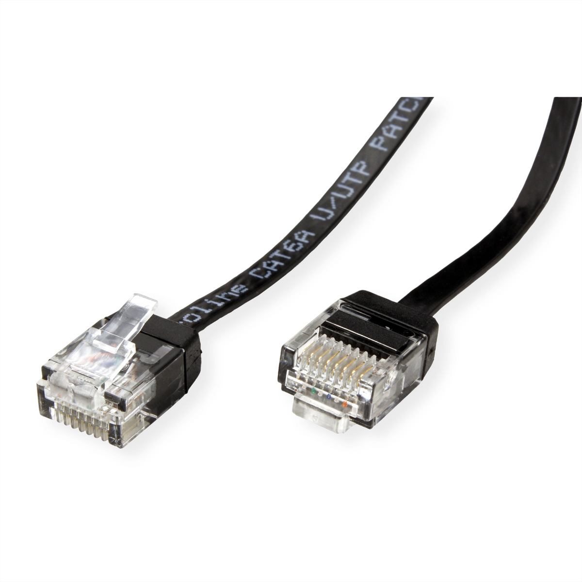 Zwarte Ethernet-kabel met transparante RJ45-connectoren. Label met witte tekst zichtbaar.