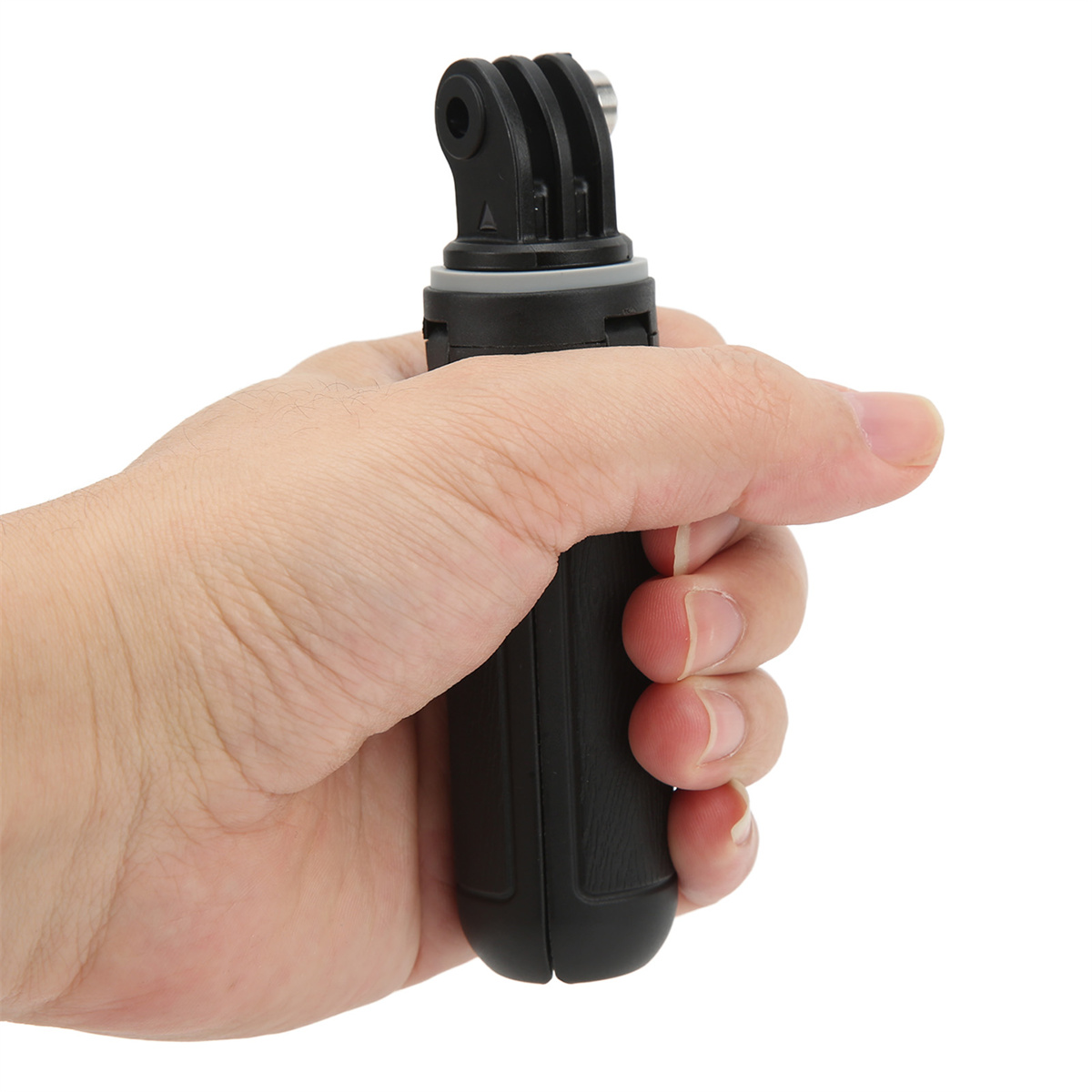 Ein schwarz-weißer Wasserspender mit einem Metallauslauf und einem USB-Ladekabel.