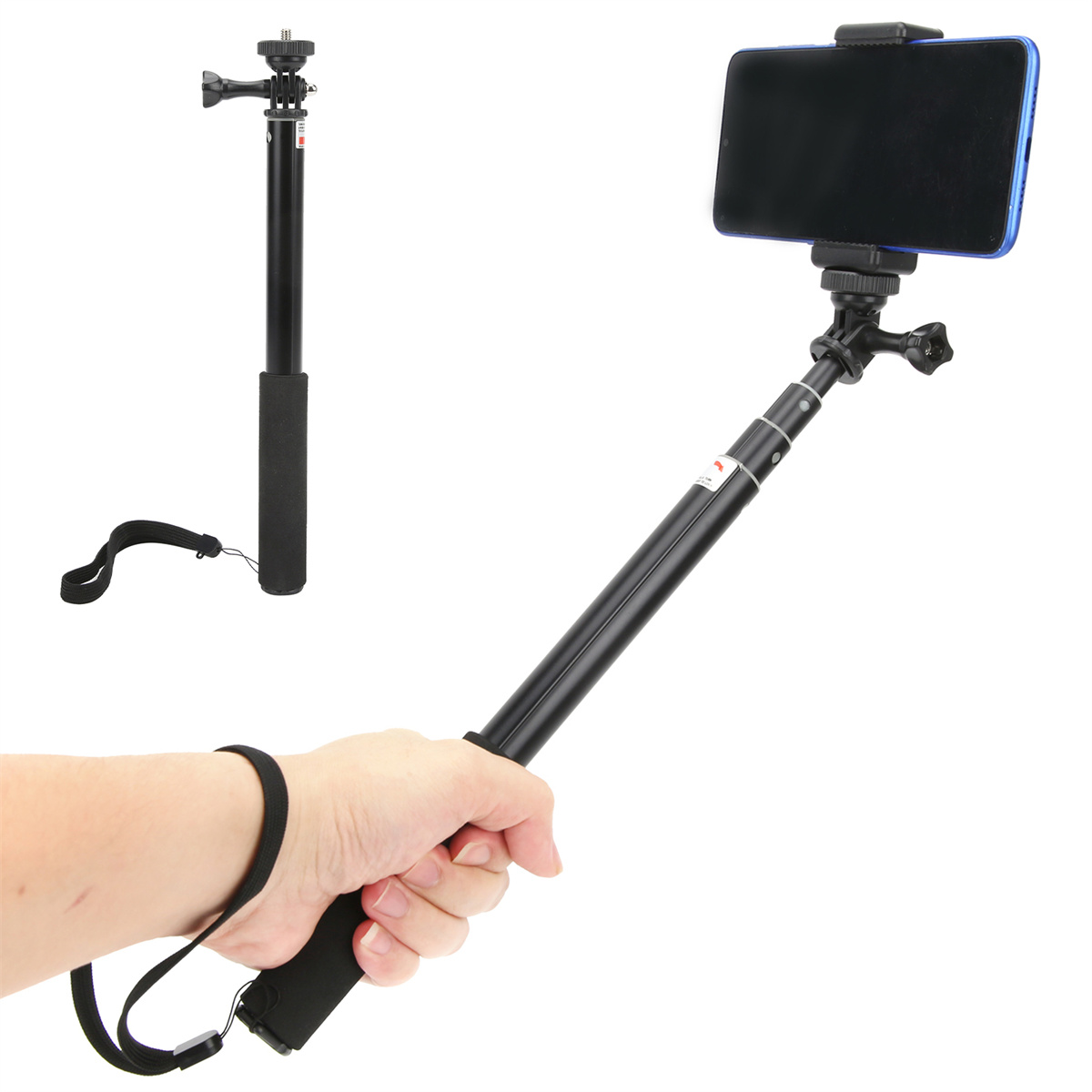 Schwarzer Selfie-Stick mit befestigtem Telefon in der Hand, mit Handschlaufe. Ein weiterer Stick links.