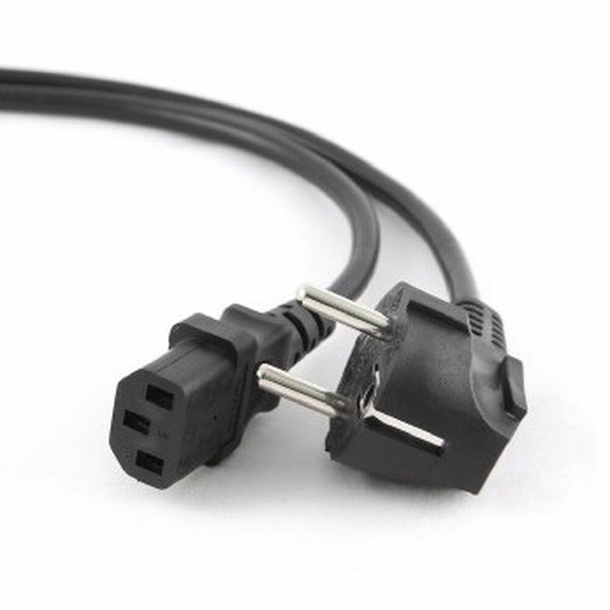 Cable de alimentación negro con enchufe europeo y conector de computadora.