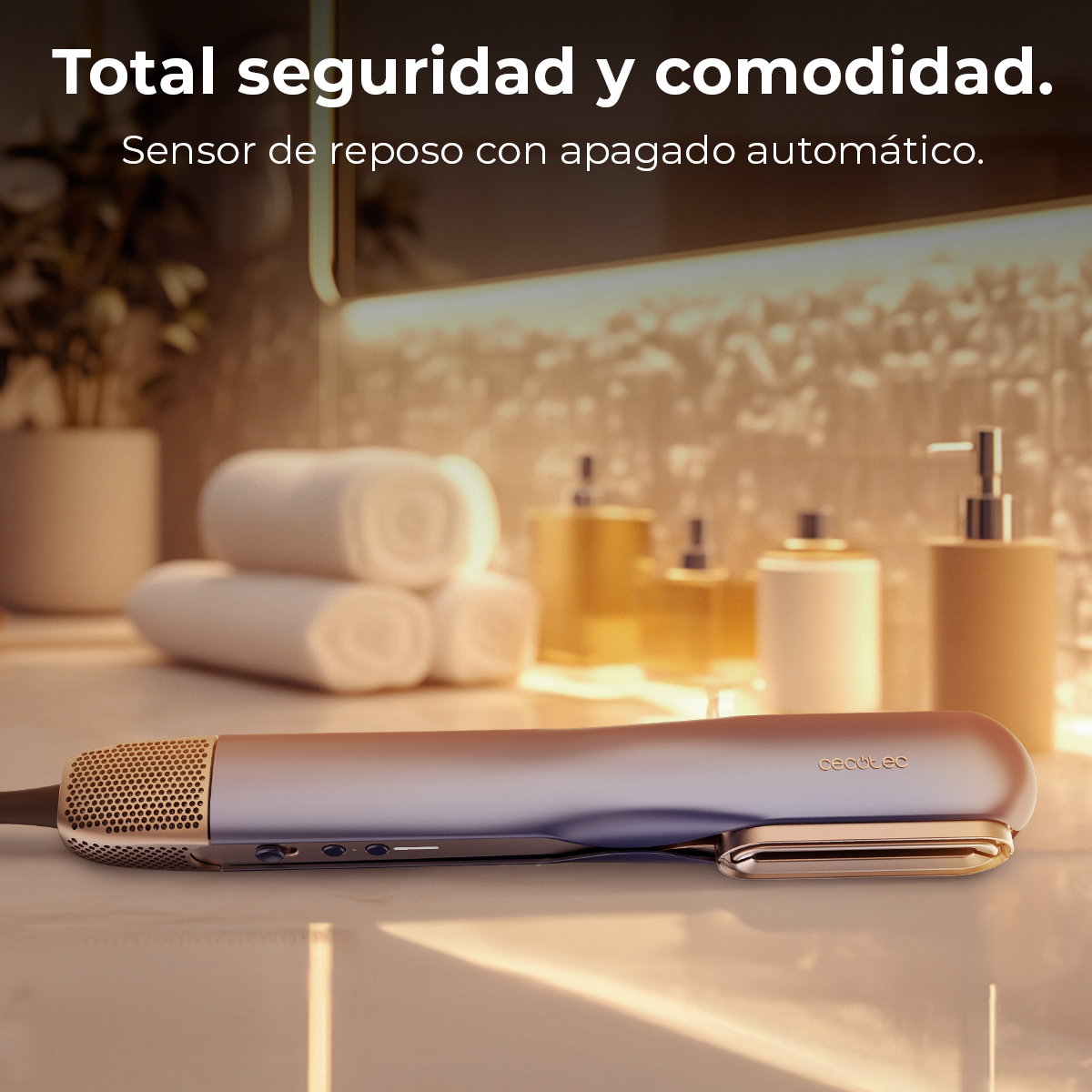 Plancha de pelo en un mostrador con toallas y botellas. El texto dice: Seguridad y comodidad totales.