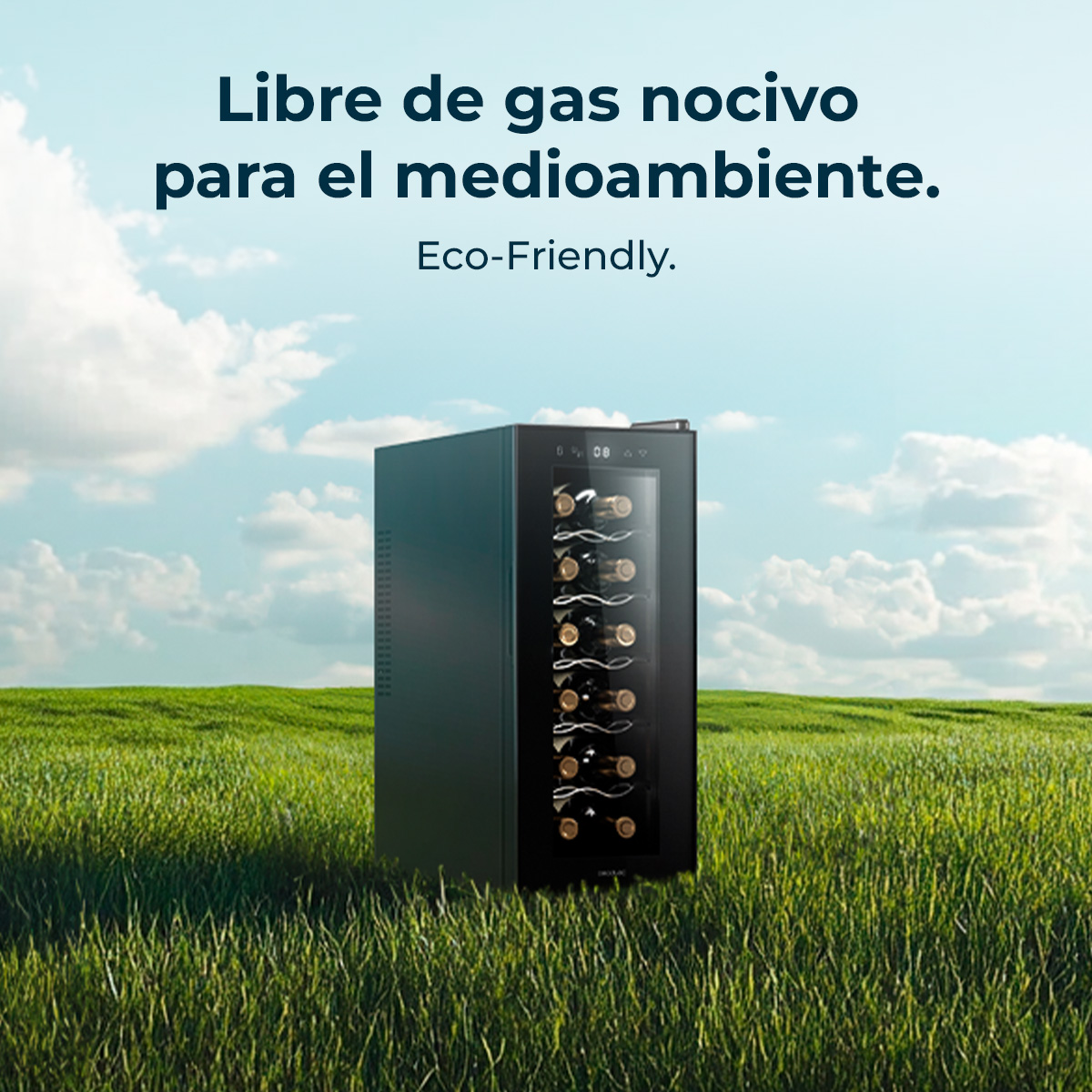 Chłodziarka do wina na trawiastym polu z zachmurzonym niebem i tekstem o ekologii.