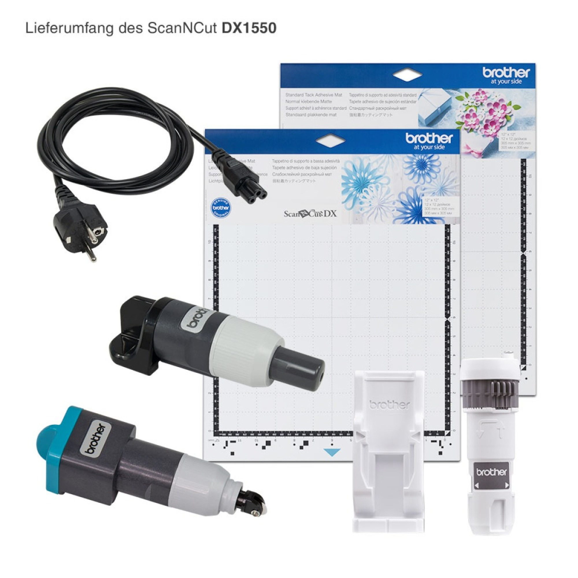 Eine Auswahl an Bastelwerkzeugen, darunter ein Netzkabel, Schneidklingen und Schneidematten, auf weißer Oberfläche.