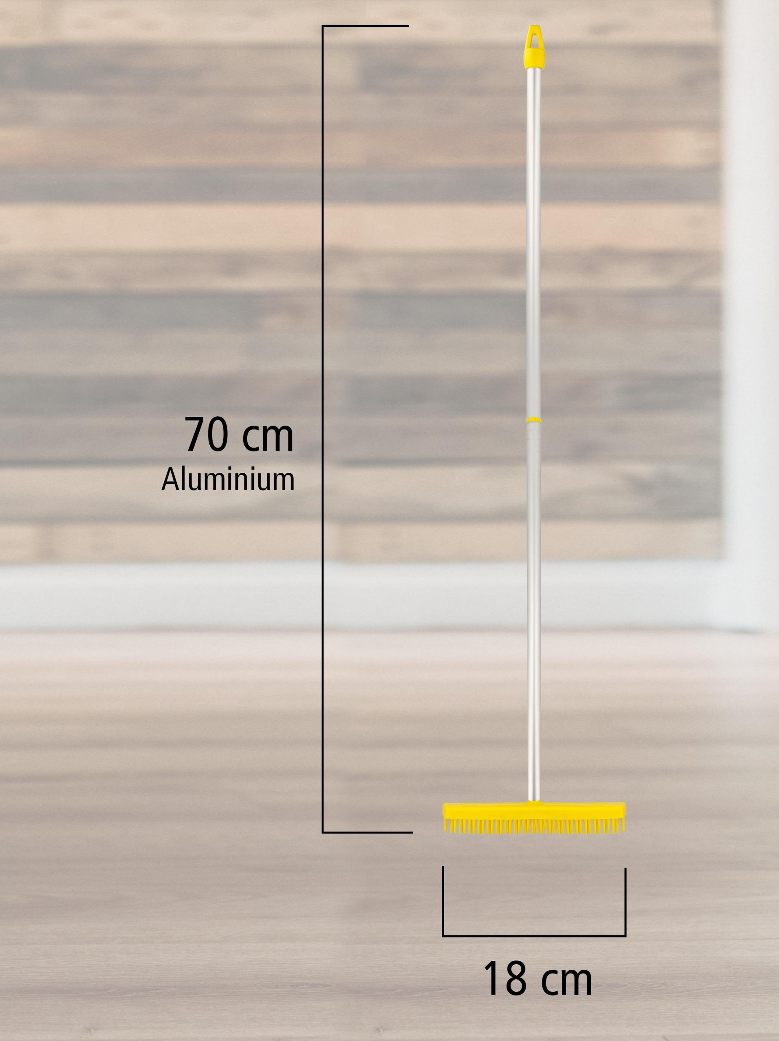Gelber und silberner Wischmopp mit gelbem Bürstenkopf, Länge mit 70 cm angegeben.