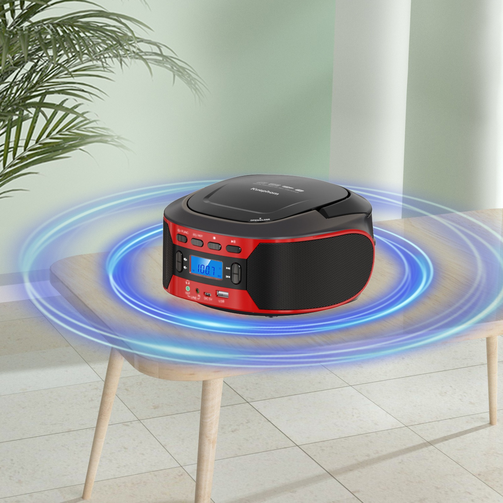Schwarz-roter CD-Player mit blauen Lichtkreisen. Holztisch. Weißer Hintergrund.