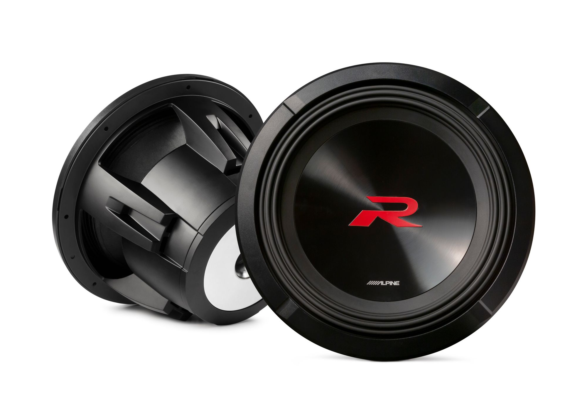 Zwei schwarze Auto-Subwoofer mit rotem 'R'-Logo. Weißer Hintergrund.
