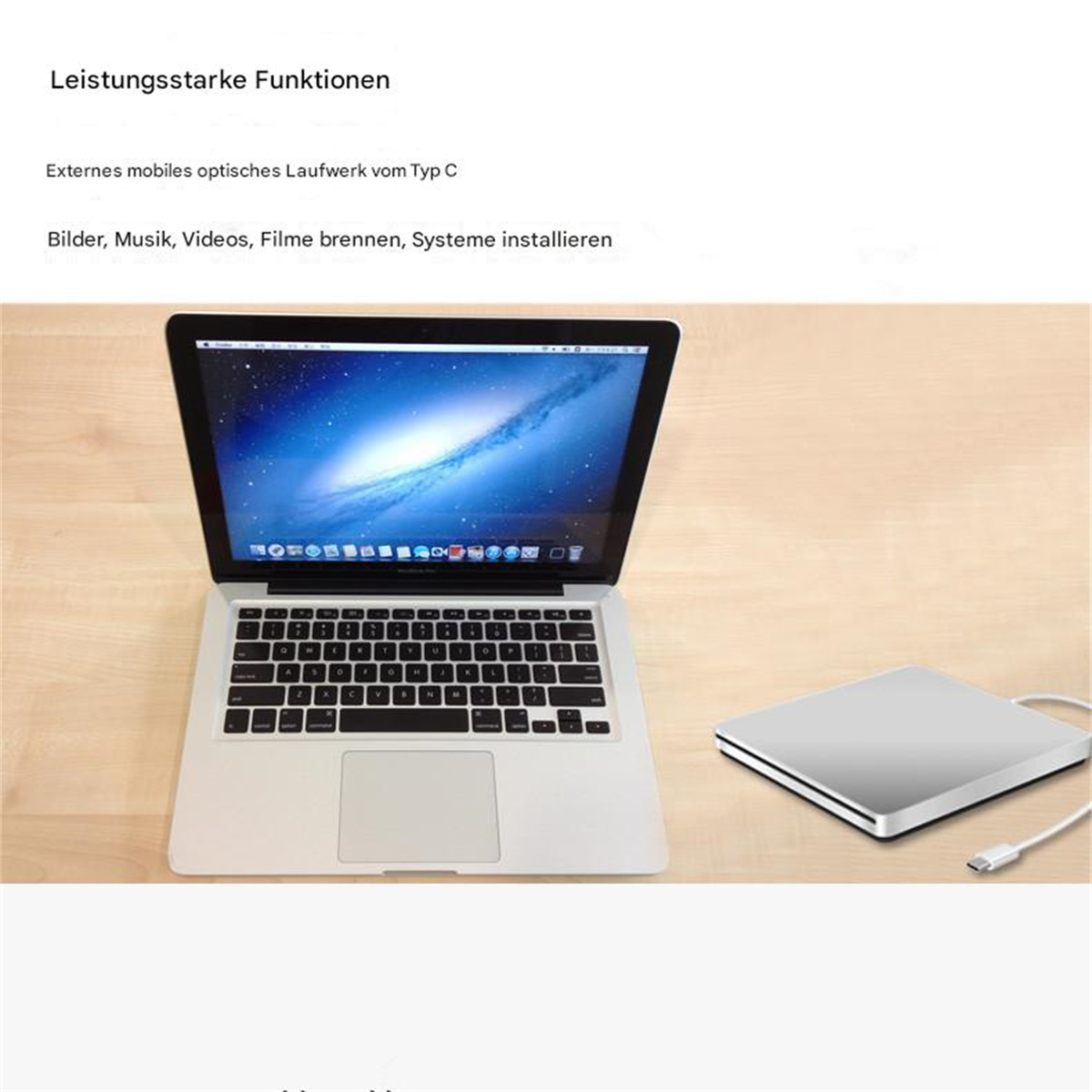 Laptop mit externem optischem Laufwerk. Der Laptop ist geöffnet und zeigt eine Sternenhimmel-Anzeige.