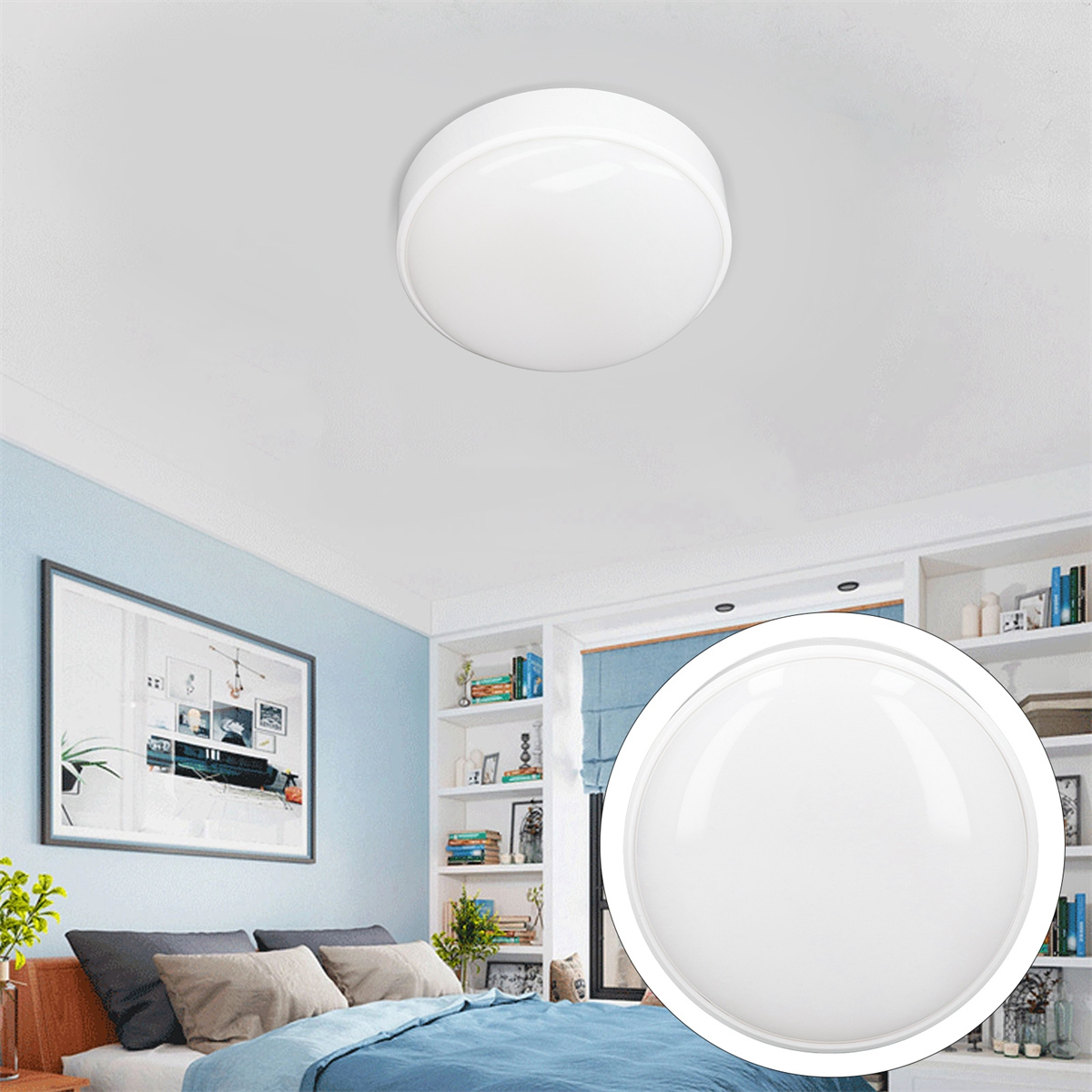 Weiße Deckenlampe. Schlafzimmerszene mit Bett, Bilderrahmen und Regalen mit Gegenständen.