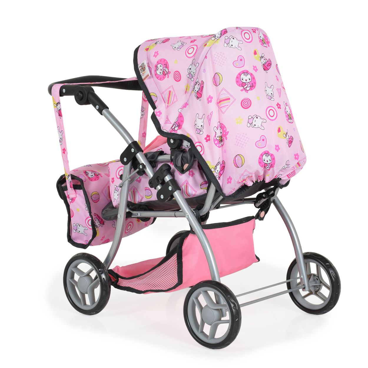 Rosa Puppenwagen mit gemustertem Verdeck, Sitz und Stauraum. Graue Räder. Weißer Hintergrund.