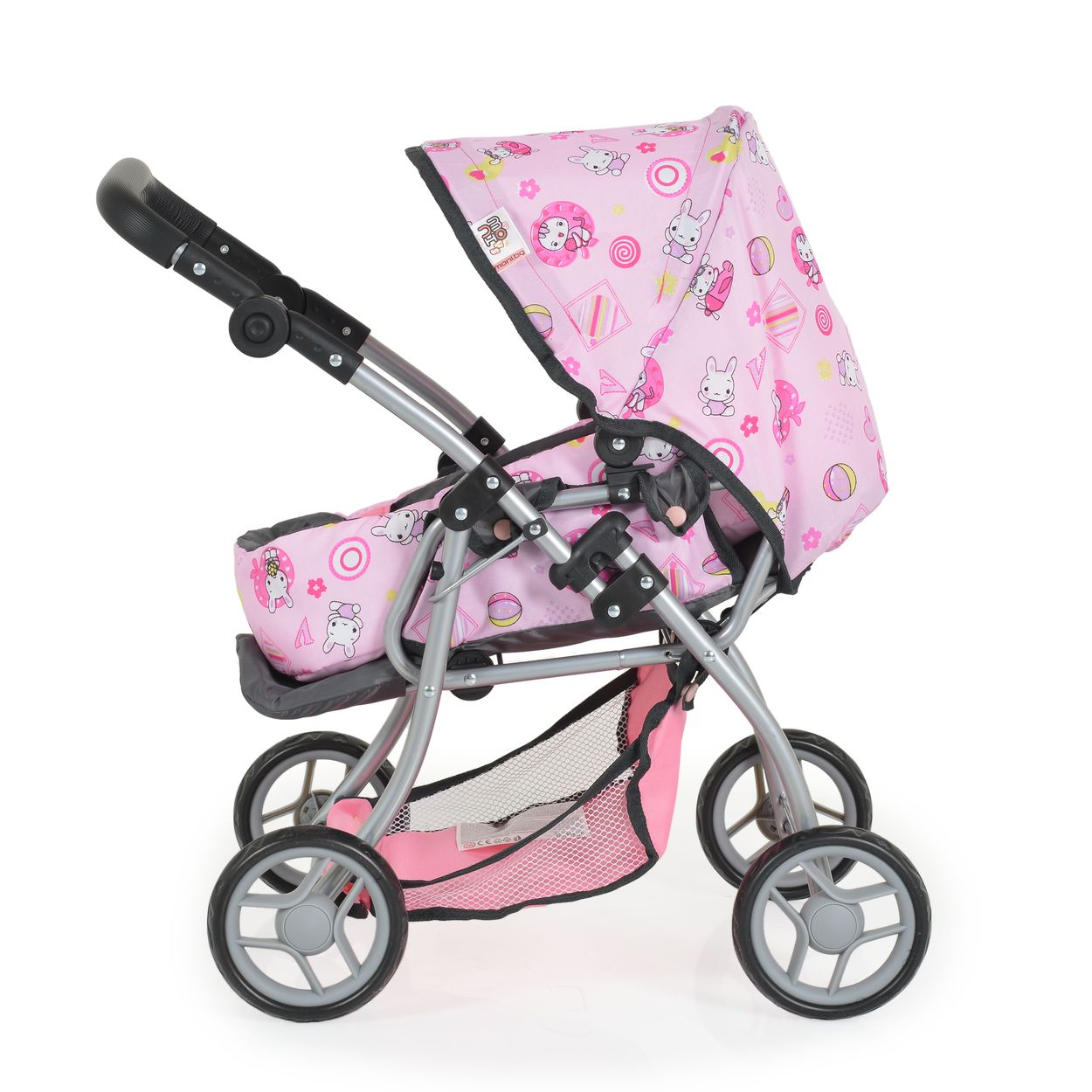 Ein pinkfarbener Puppenwagen mit pinkfarbenem Verdeck und pinkfarbenem Aufbewahrungskorb auf weißem Hintergrund.