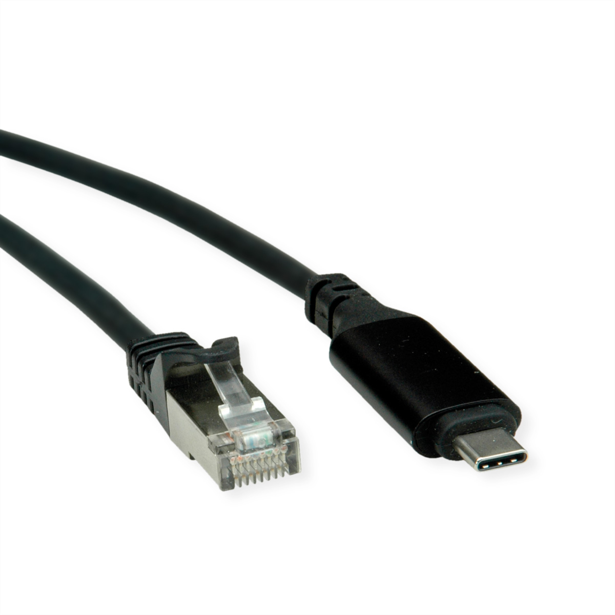 Câble Ethernet noir avec un connecteur USB-C et un connecteur RJ45. Fond blanc.