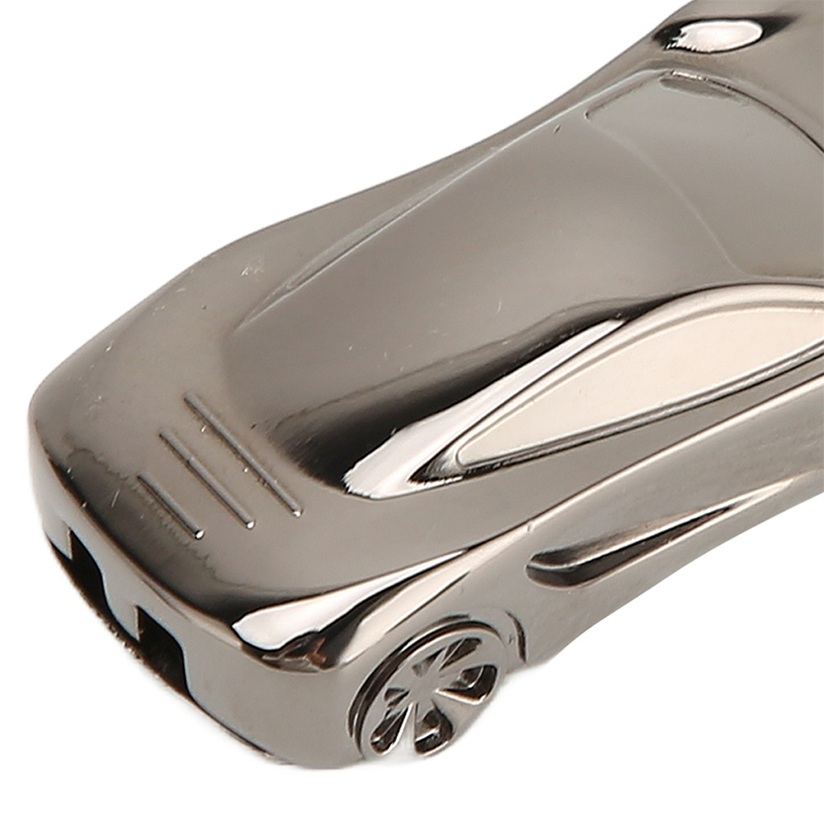 Metallisch-silbernes Spielzeugauto. Aerodynamisches Design mit Raddetail.