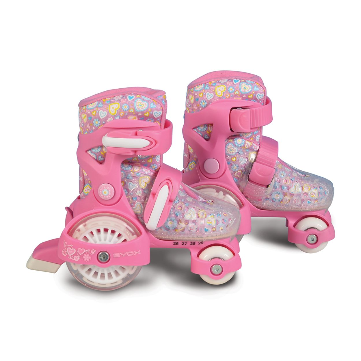 Pinke Rollschuhe mit Herzen und Mustern. Die Rollschuhe stehen auf weißem Hintergrund.