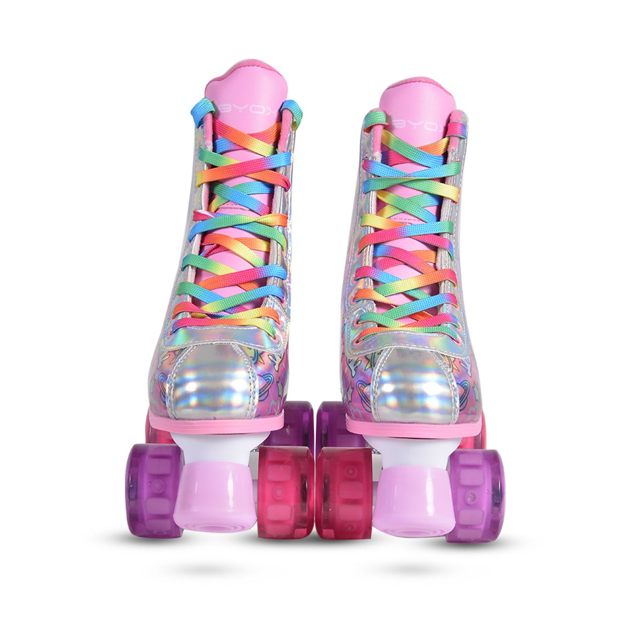 Paar bunte Rollschuhe. Regenbogenfarbene Schnürsenkel, rosa und silberne Akzente.