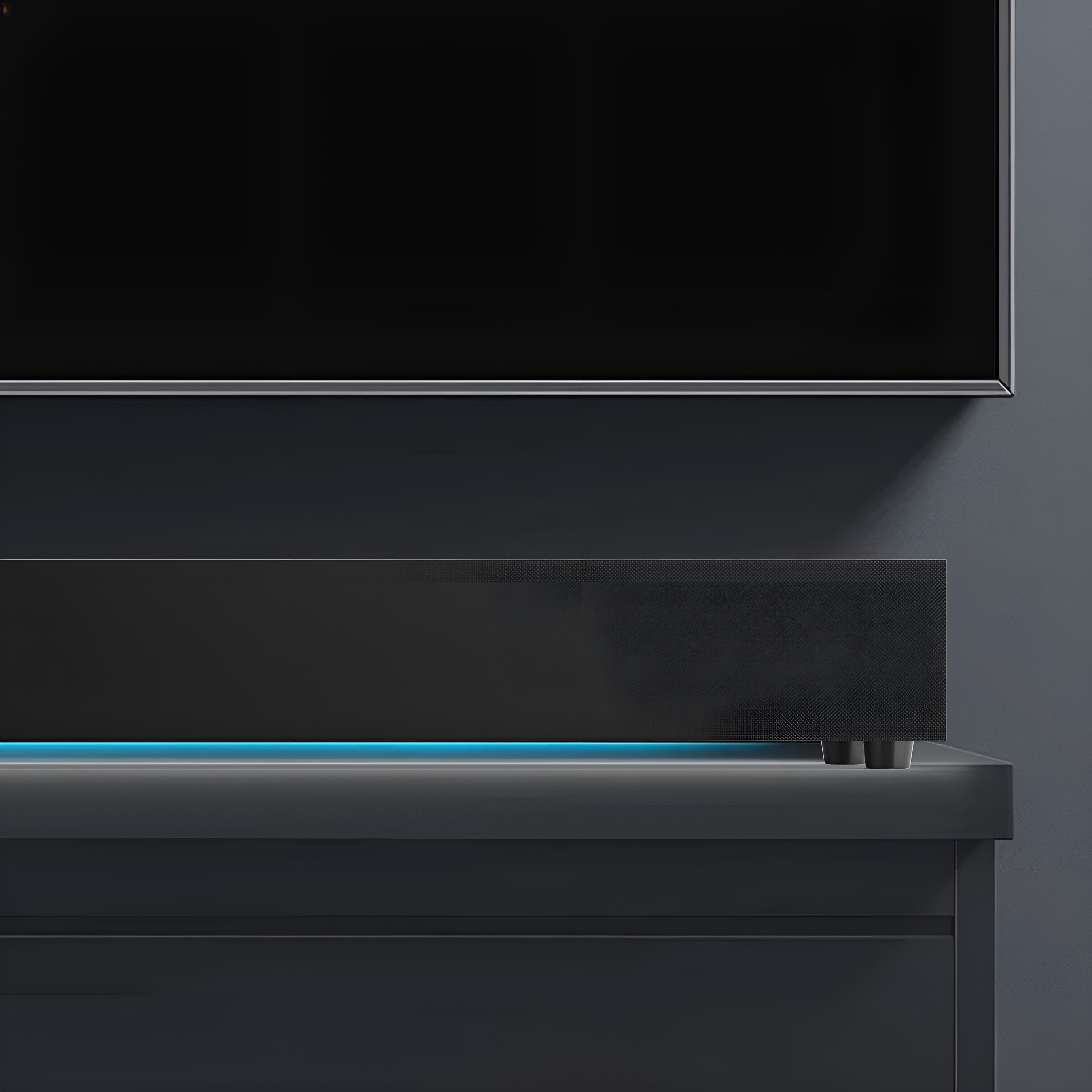 Eine schwarze Soundbar auf einem schwarzen Schrank mit einem Fernseher darüber. Blaues Licht scheint.