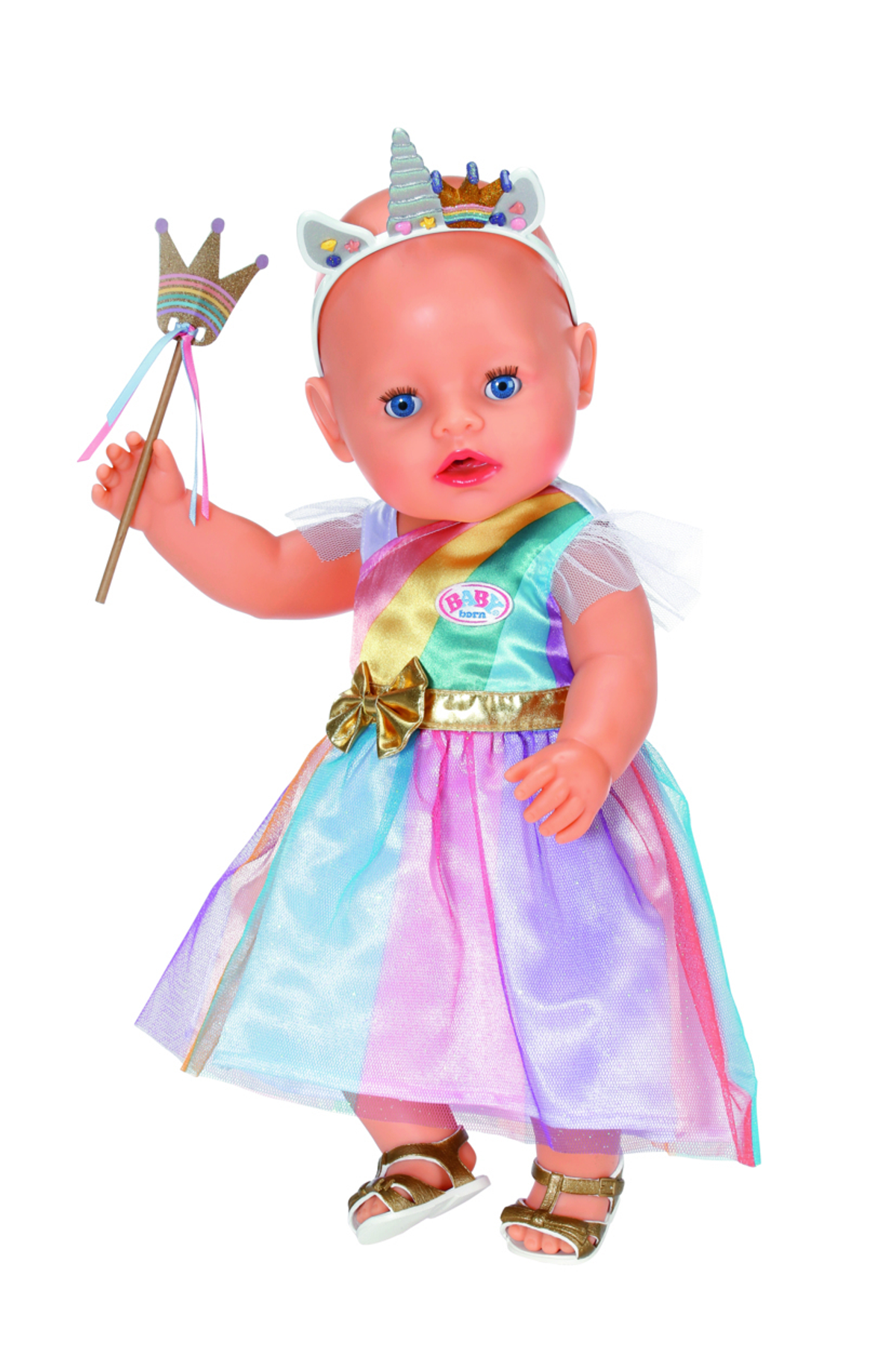 Babypuppe in Regenbogenkleid und Einhorn-Haarreif, hält Zauberstab.