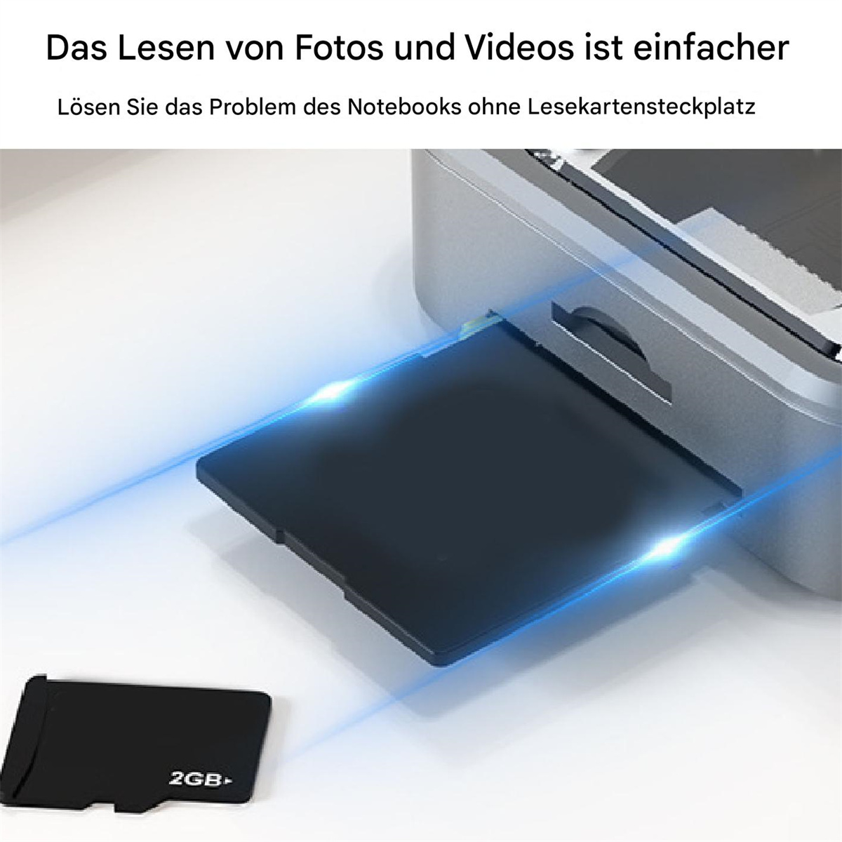 Eine schwarze SD-Karte wird in ein Gerät eingesetzt. Der Text zeigt, dass Fotos und Videos leicht zu lesen sind.