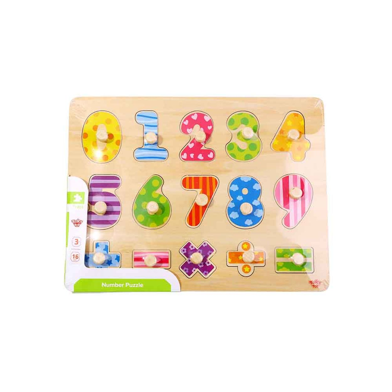 Holzpuzzle mit bunten Zahlen und mathematischen Symbolen. Weißer Hintergrund.