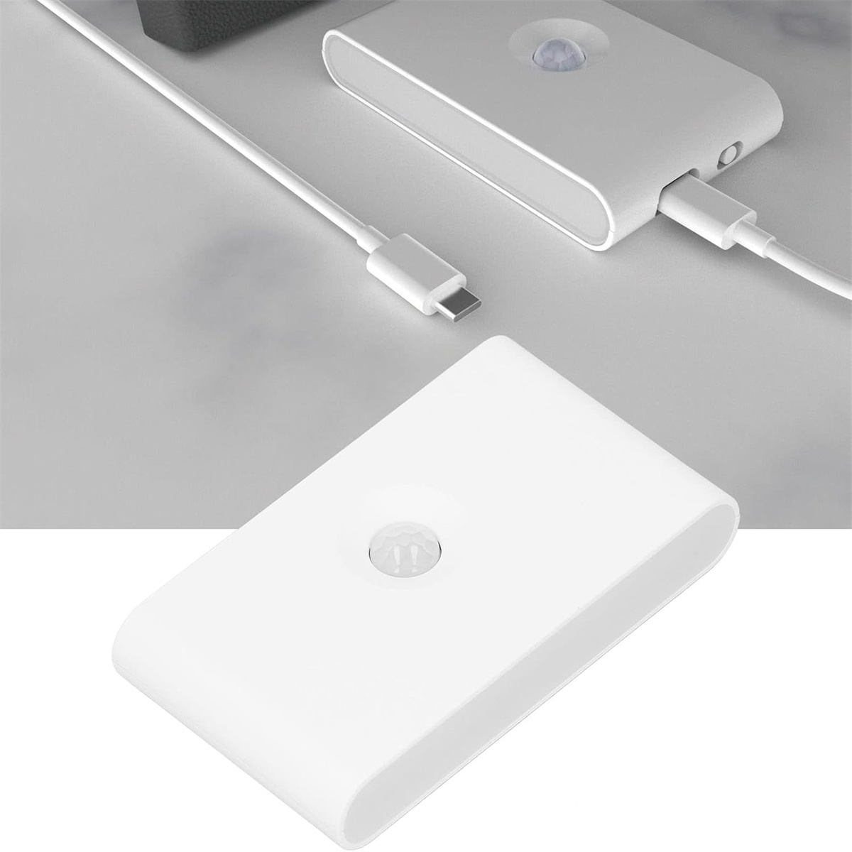 Weißes Gerät mit Bewegungssensor. Es hat einen USB-C-Anschluss und ist mit einem Kabel verbunden.