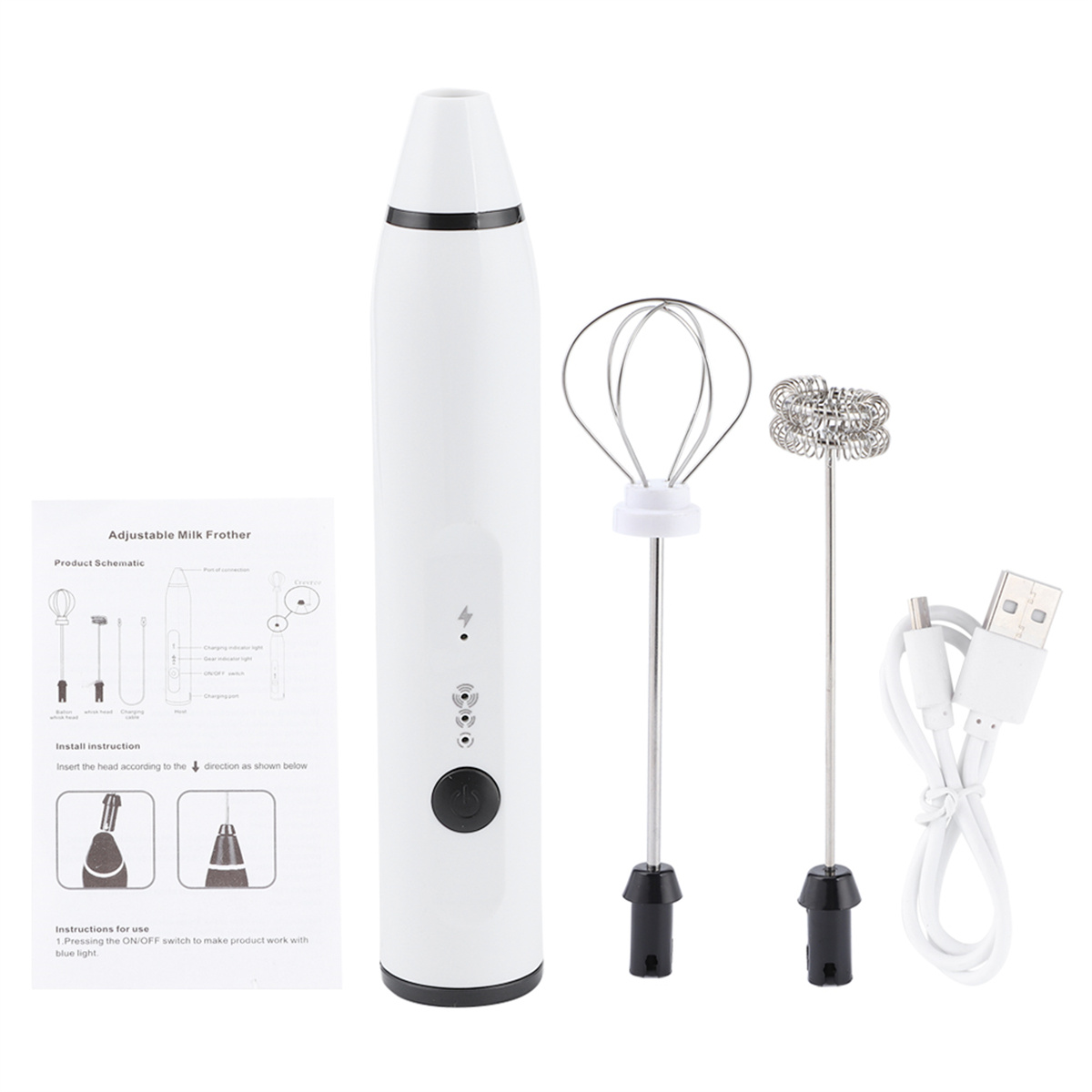 Ein weißer Milchaufschäumer mit Zubehör: Schneebesen, Spiralschäumer und USB-Ladekabel.