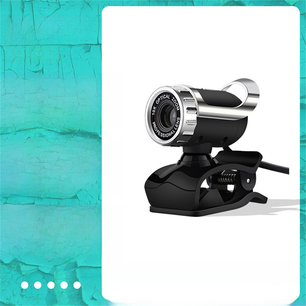 Eine schwarze Webcam mit silbernem Ring. Sie befindet sich auf einem tealfarbenen Muster.