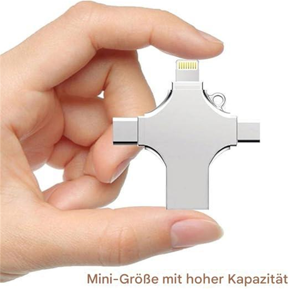 Hand hält silbernen USB-Stick mit Lightning-Anschluss. Es ist ein Multi-Port-Gerät.