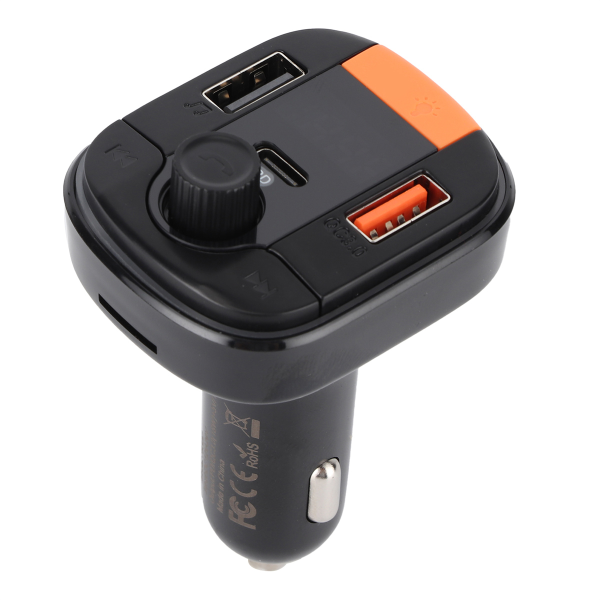 Schwarzes Autoladegerät mit zwei USB-Anschlüssen und einem orangefarbenen Akzent. Das Ladegerät ist eingesteckt.