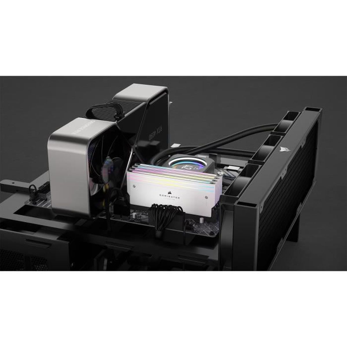 Wewnętrzne komponenty komputera, w tym chłodnica, pamięć RAM i karta graficzna.