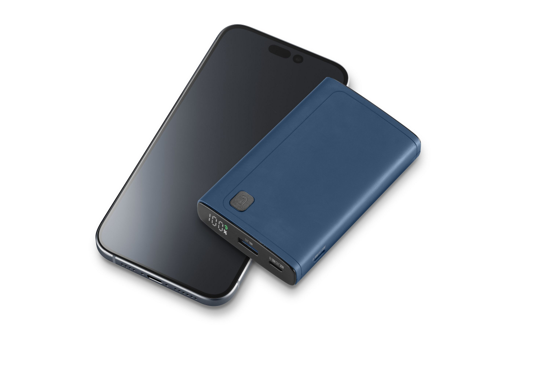Un téléphone portable à côté d'une batterie externe bleue affichant 100 %.