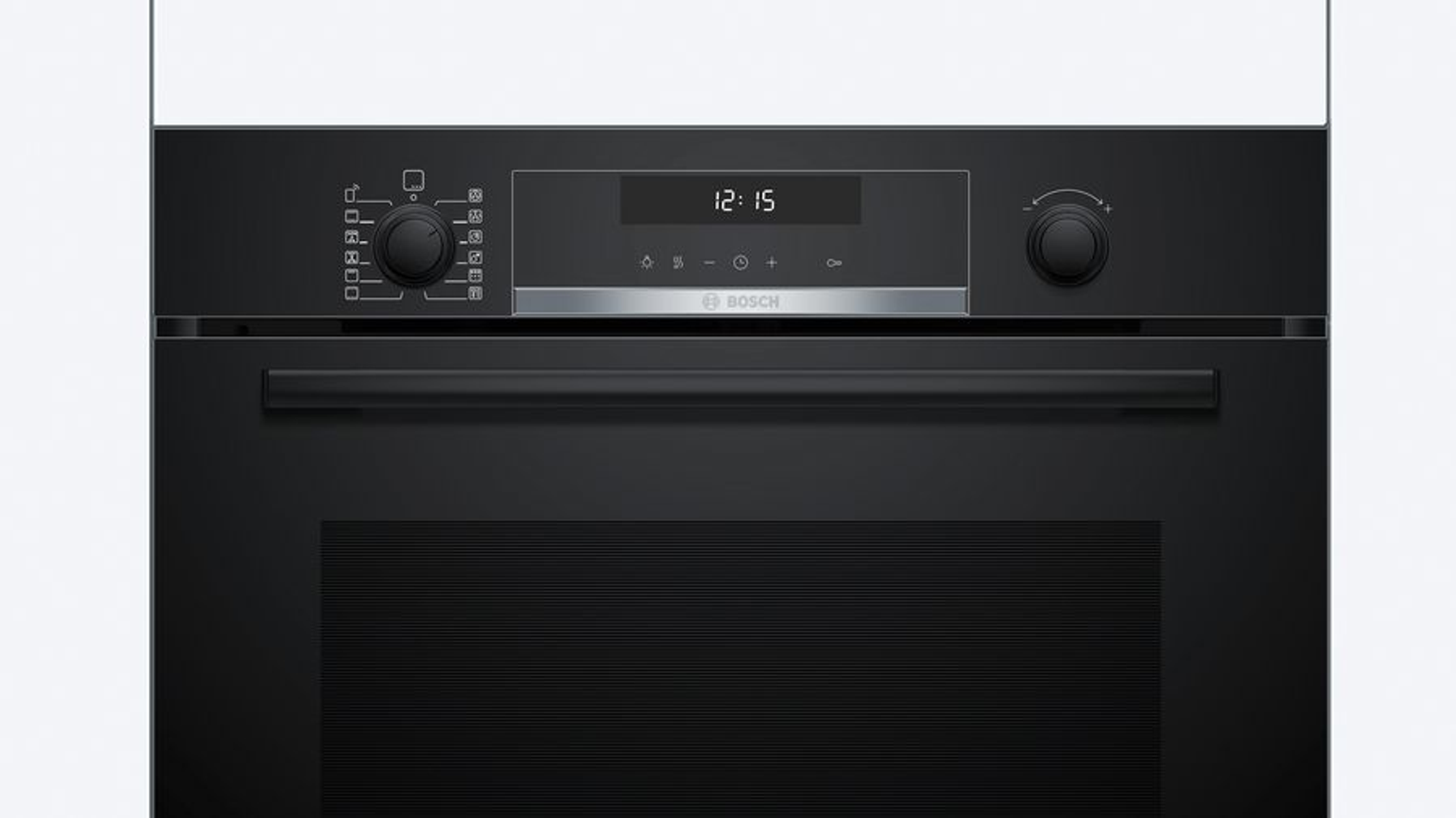 Horno negro con pantalla digital, perillas y botones. Está sobre un fondo blanco.