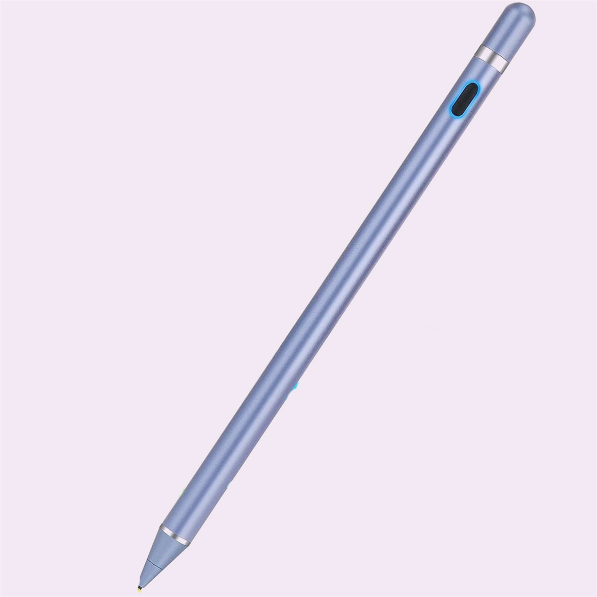 Ein blauer Stift auf hellrosa Hintergrund. Der Stift hat eine silberne Spitze und einen kleinen Knopf.